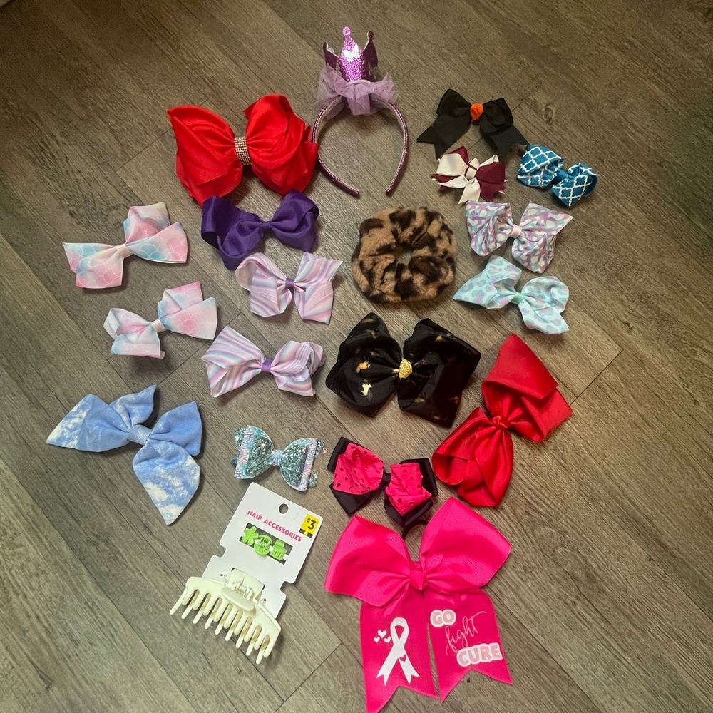 Girls Bow lot - most new.